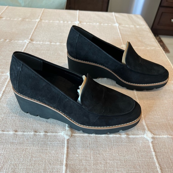 NWT Vionic black suede Ava wedge heel. Never worn. - Picture 7 of 7